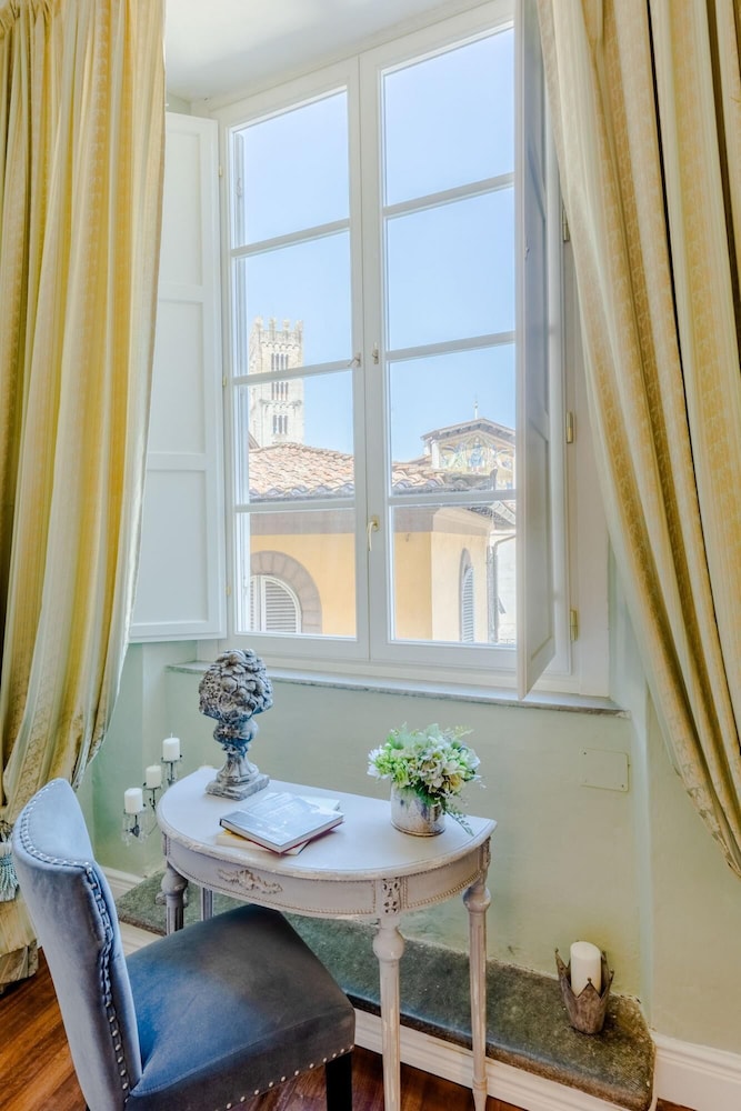 Casa Pitt in Lucca With 3 Bedrooms and 2 Bathrooms photo 4