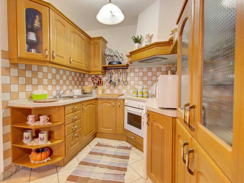 Air Conditioned Apartment in Residential Area near Town Center view 3