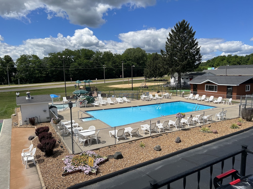 All Star Inn & Suites