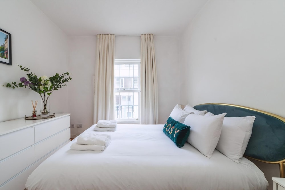 Rotherhithe Riverside Flat