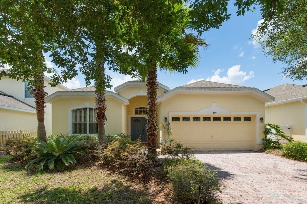Stunning Golf Community Villa W/ Pool Near Disney 4 Bedroom Villa