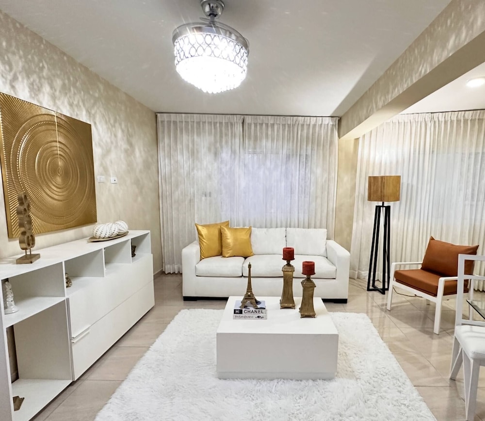 Family apt Centric Near Historic Center Boardwalk
