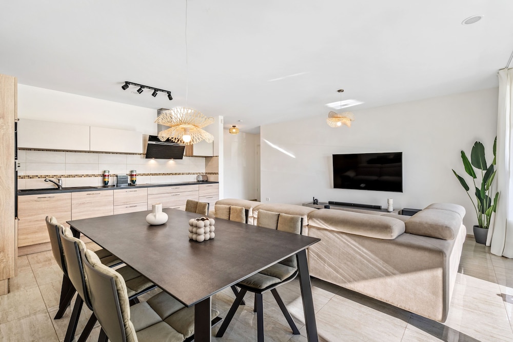Modern 2-Bedroom Apartment ID227