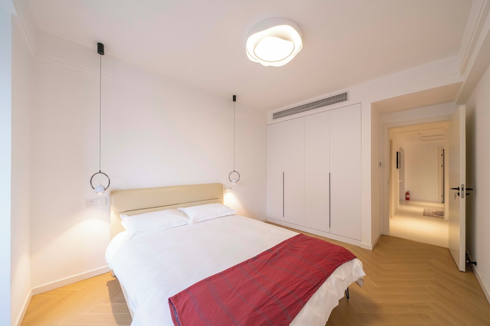 Book and Bed - Xujiahui