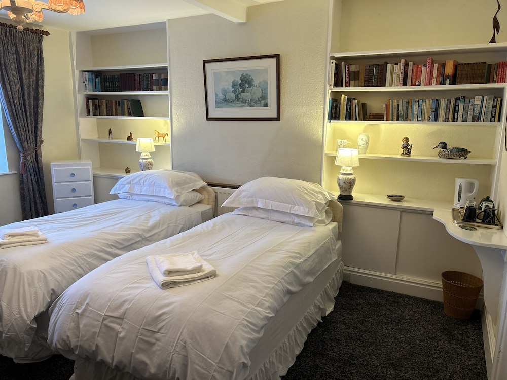 Lucy Cross Guest House view 5