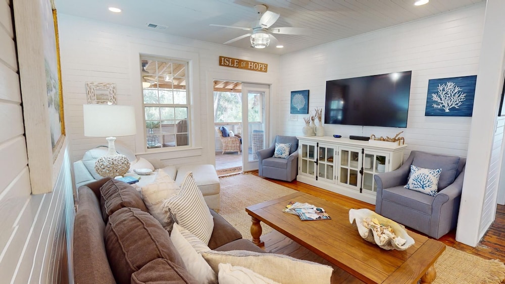 16 6th Avenue by Tybee Vacation Rentals