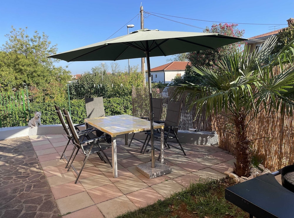 Classic and Modern Umag Apartment With Terrace and BBQ