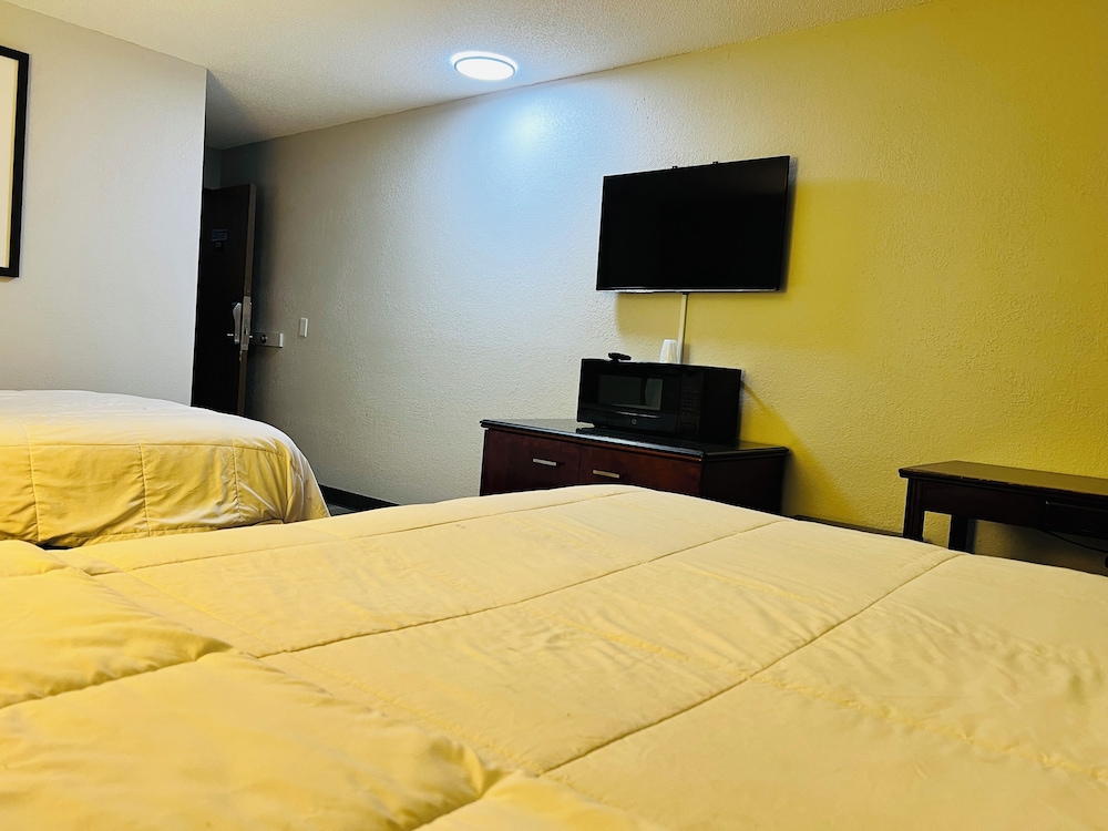 Super Inn by OYO Lansing MI