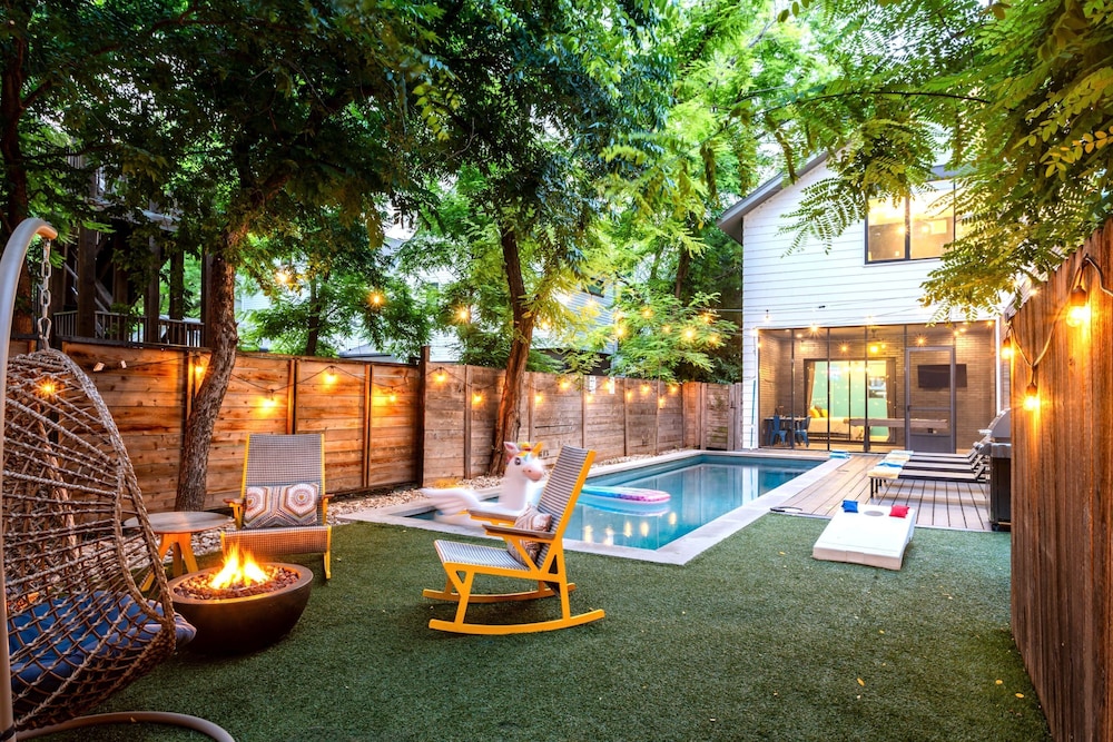 Backyard Pool Oasis Rainey Street 6 min Walk