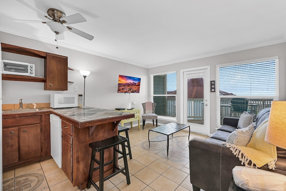 Seascape 2119 1 Bedroom Condo by RedAwning