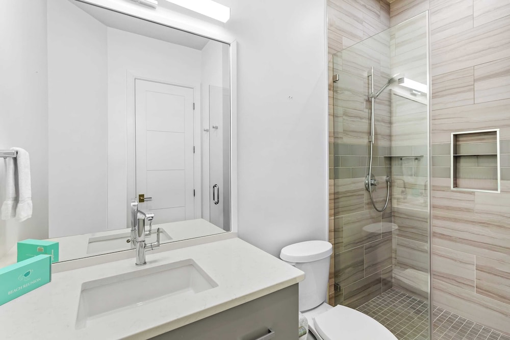 Crest One by Avantstay Rooftop Views, Pool Access, Golf Cart Included