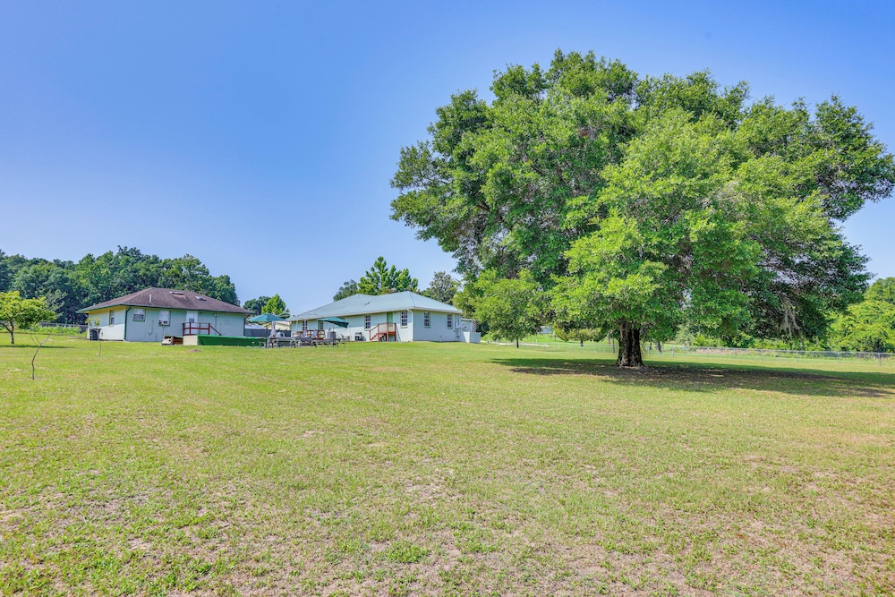 BBQ Ready: Hawthorne Home w/ Screened-in Patio