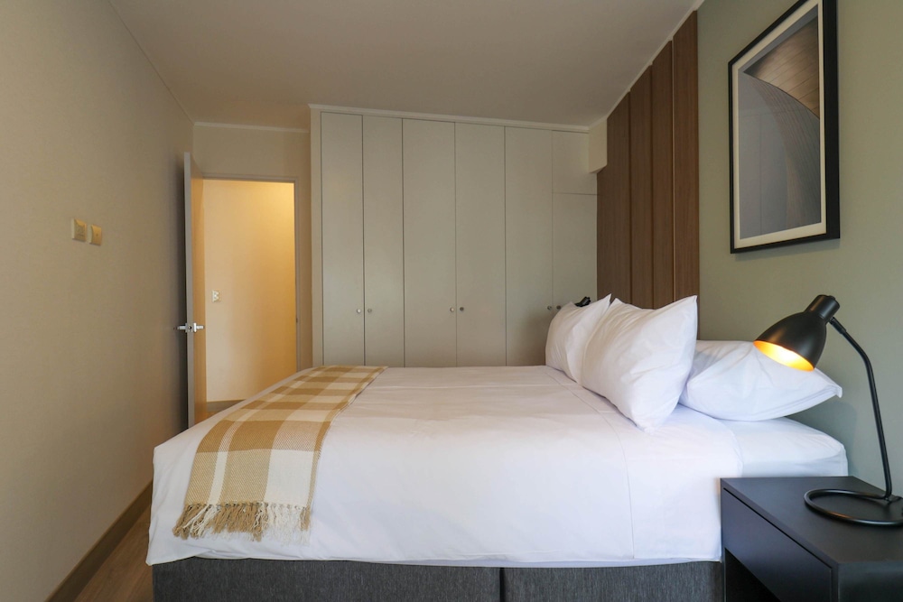 w Grandiose 1BR w Great Balcony in San Isidro