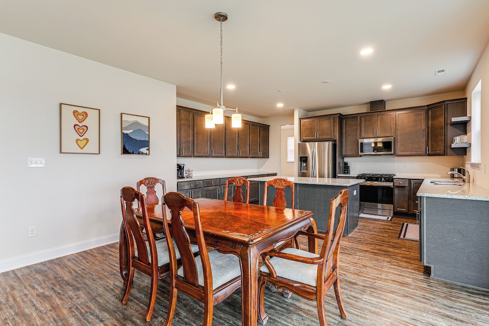 8 Mi to Bethany Beach: Delaware Family Home