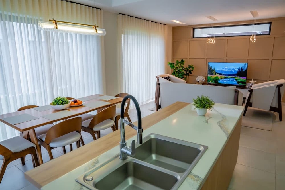 Ziba B06 NOK Classy 3BR Villa by Vistacana Rentals