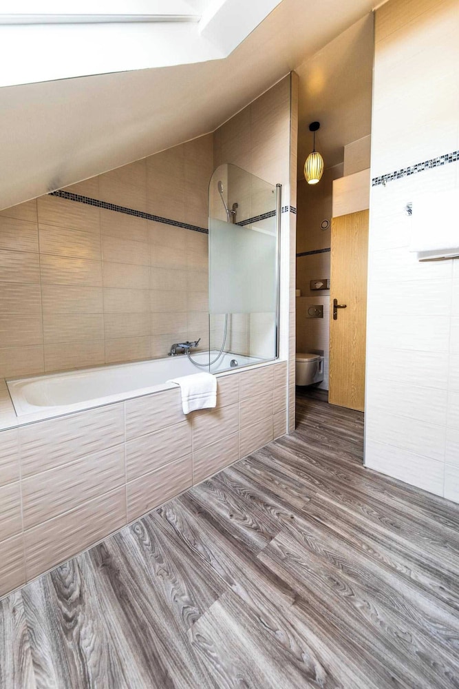 Modern Apartment - AC- 1br-2p- Geneva