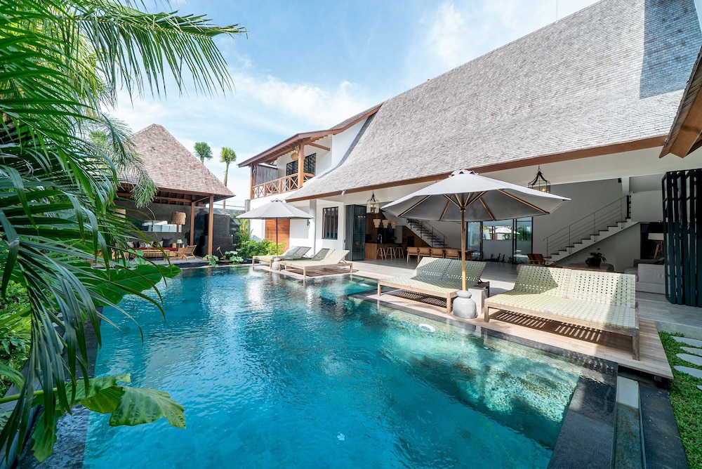 Villa Nusantara 5 by Alfred in Bali - Promo Luxury 4BD Pool Villa Pererenan Beach Caggu