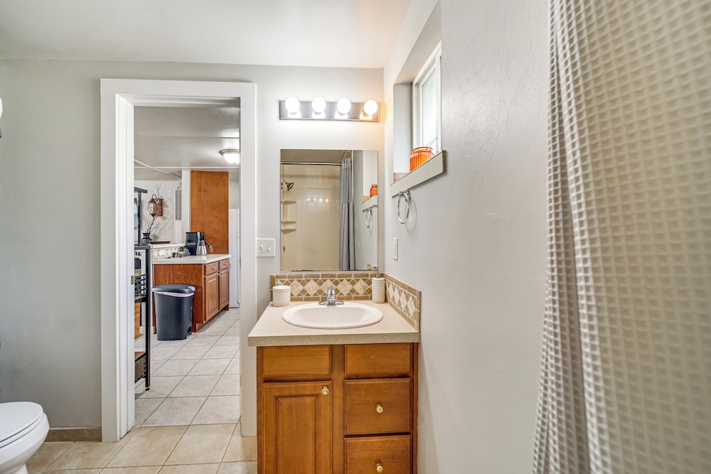 1 Mi to Camels Back Park: Boise Studio w/ Patio!