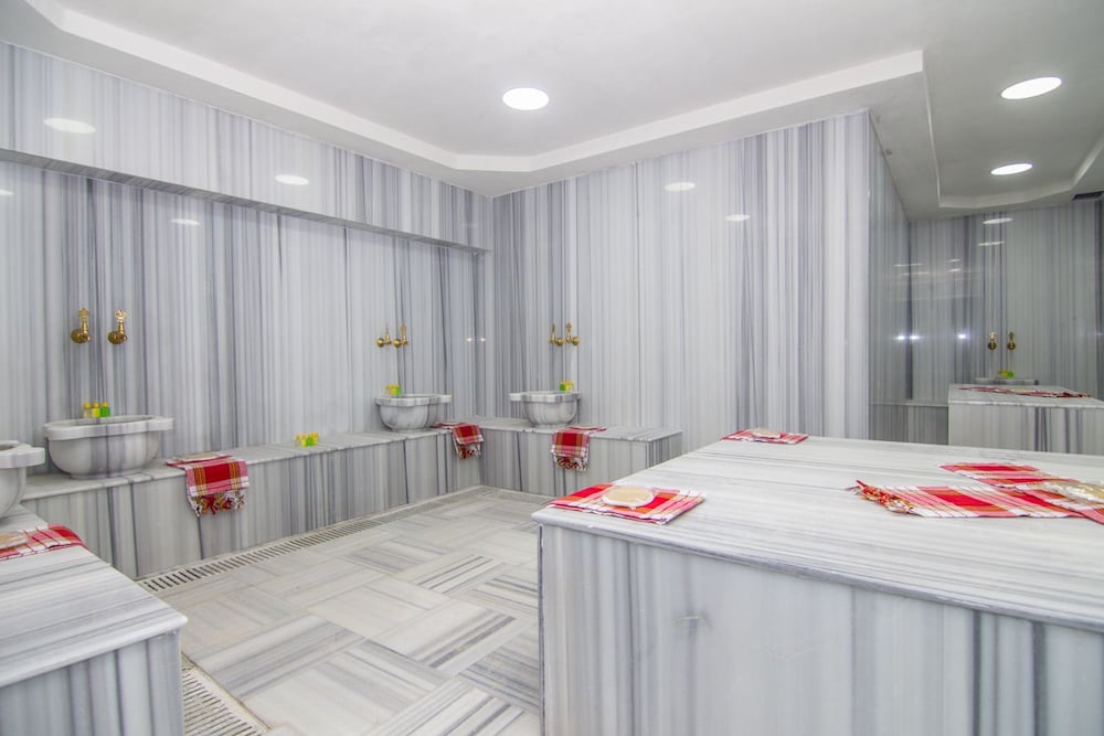 An Grand Otel - Image 34