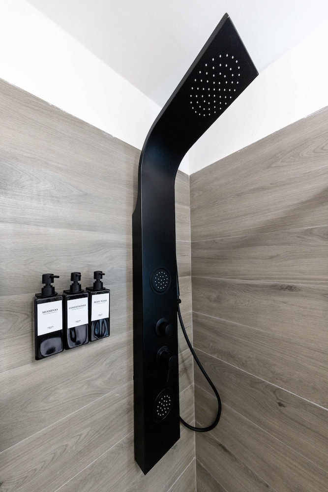 Urban Chic Luxury Suite Apartments