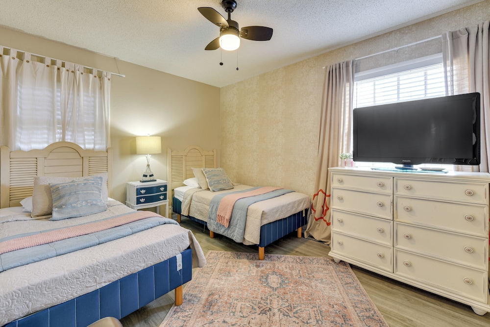 2 Mi to Beach, Near Airport: Heart of Fort Walton