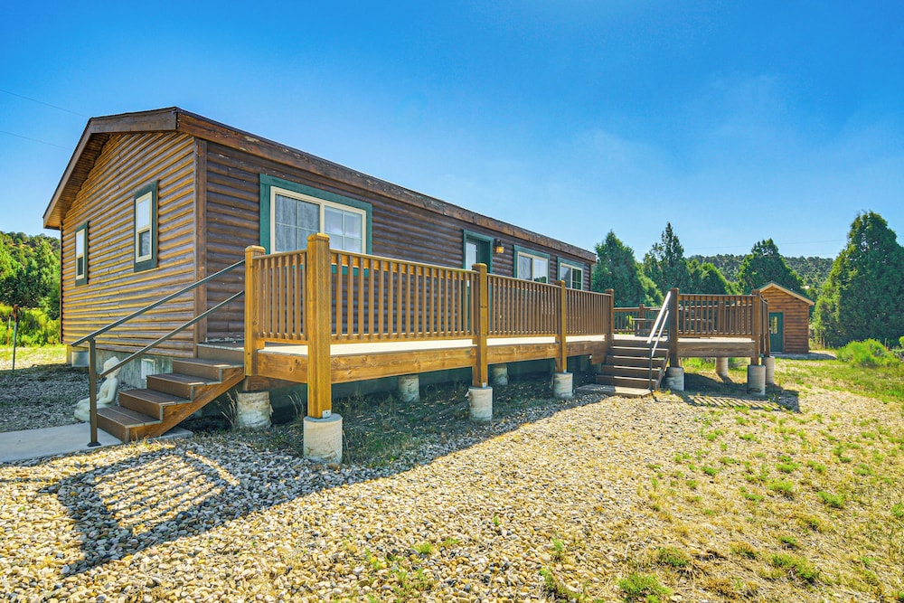 Ideal Base Near Zion & Bryce Canyon Nat'l Parks! view 3