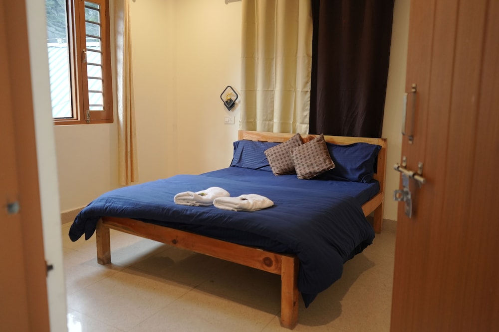 Skyard Hostel & Homestay (Harsil Valley)