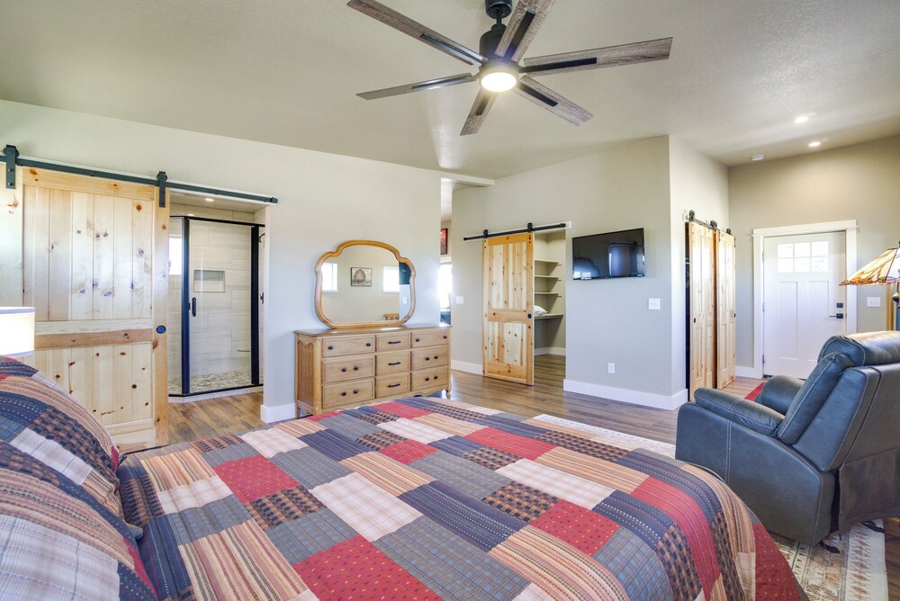 Yak Ranch w/ Mountain Views, Near Wellington!
