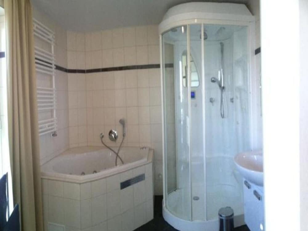 Geschmackvoll Eingerichtetes Appartement en Rechlin — bathroom