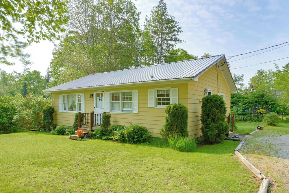 1 Mi to Main St: Charming Elsworth Home w/ Yard!