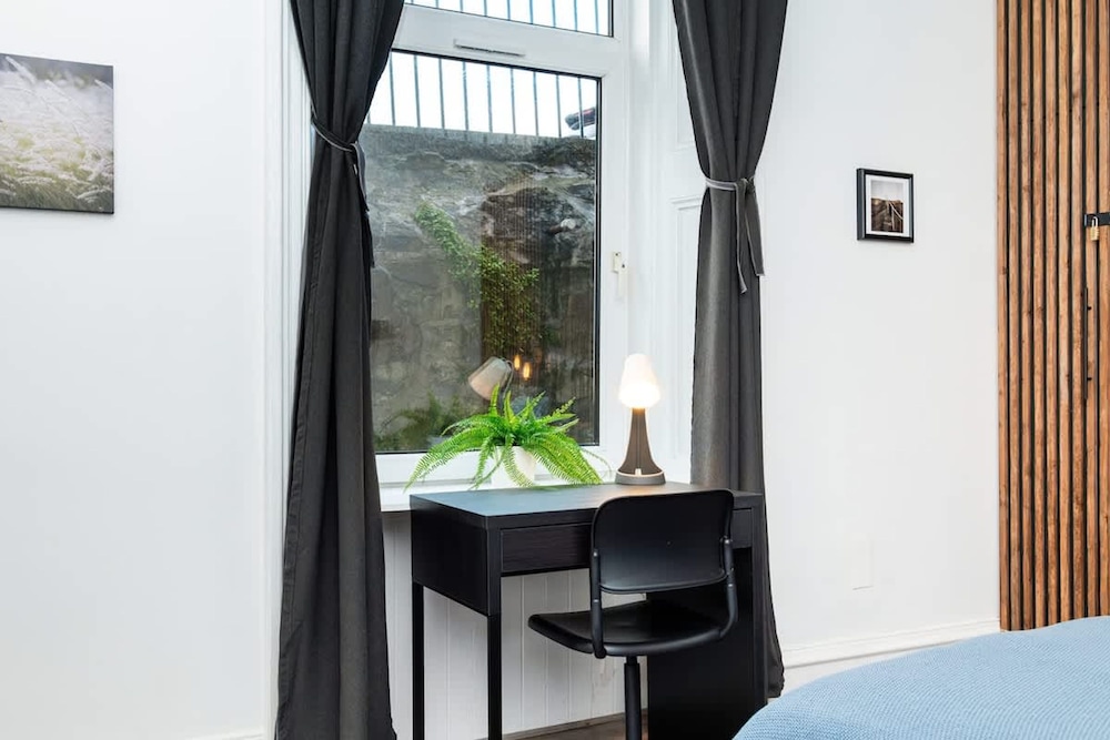 1 Bedroom Apartment-free Parking