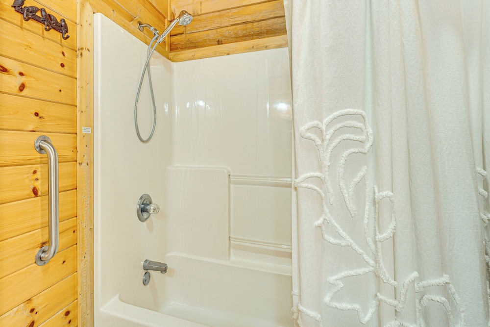 Douglas Lake Access: Family Cabin in Sevierville!