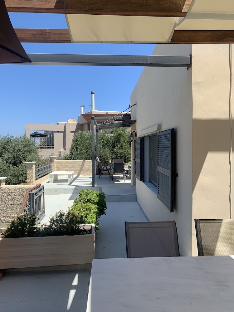 Terpsichori Villa & Apartments