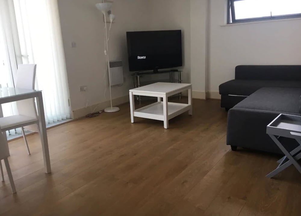 Spacious bright apartment w parking view 5