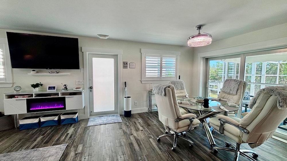 Tropical Hideaway in Fort Myers Beach
