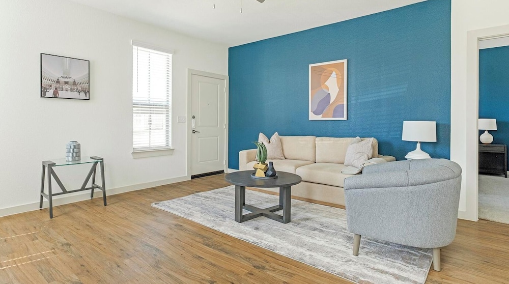 Landing Apartments Waller