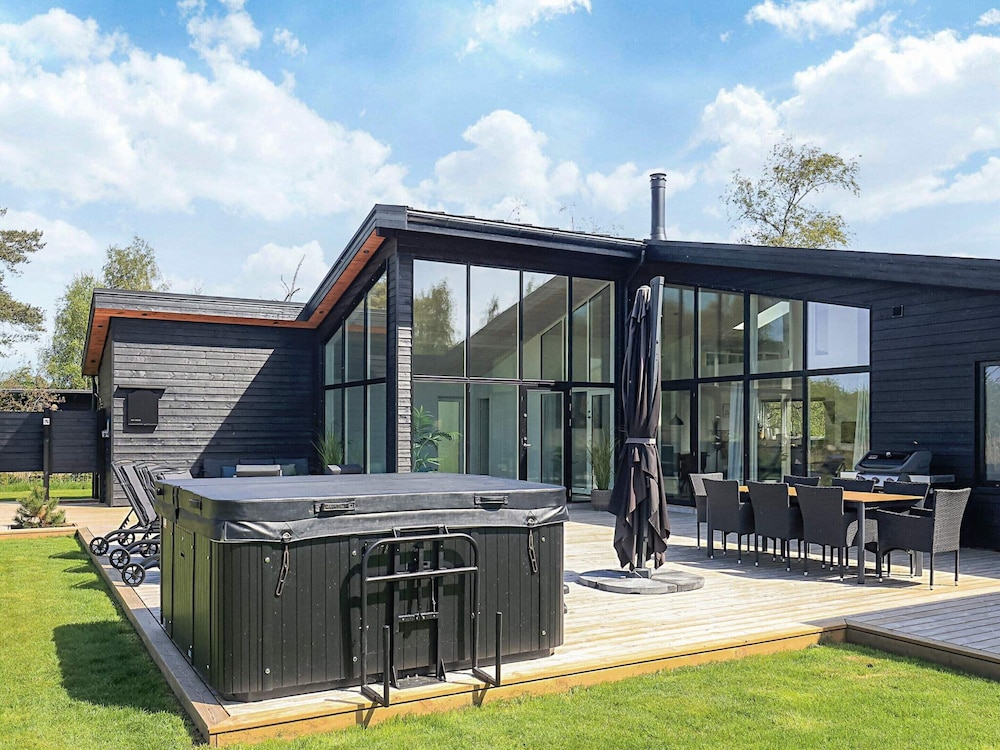 8 Person Holiday Home in Vaeggerlose-by Traum