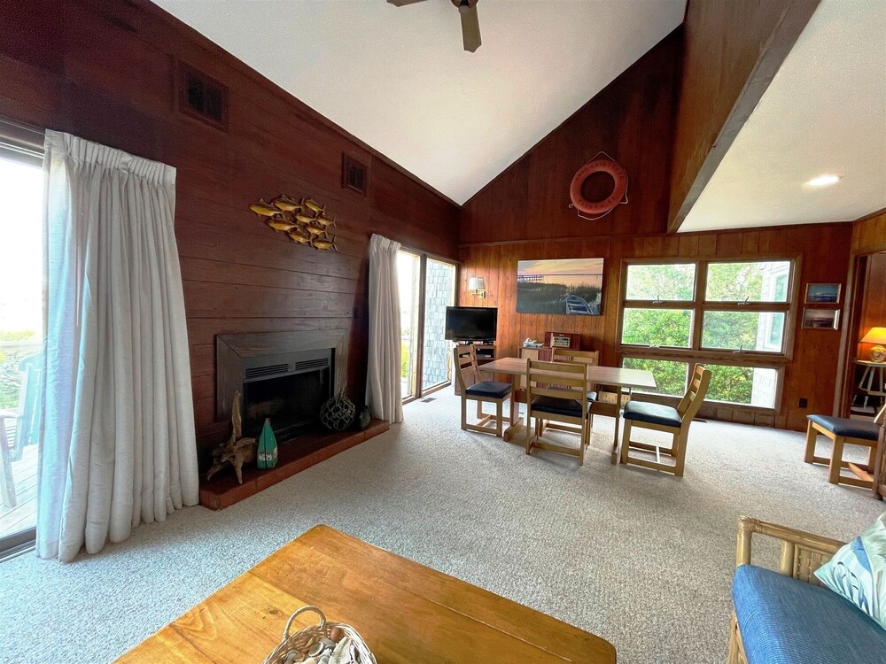 Will's Hideaway 3 Bedroom Cottage by RedAwning