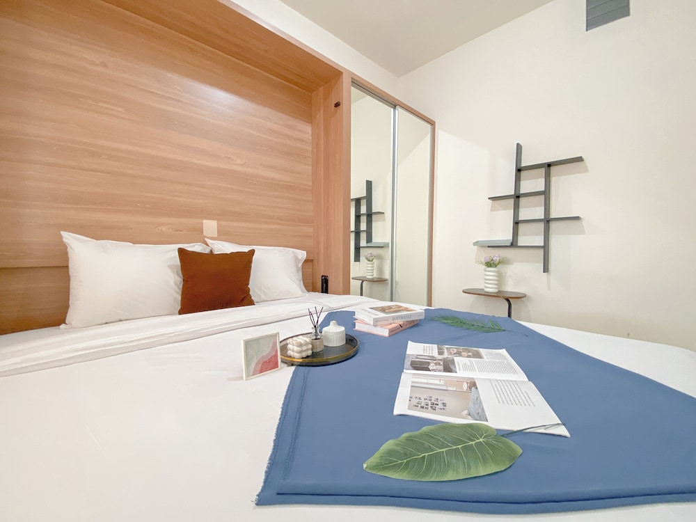 Compact 2Br Apartment Direct Access To Mall At Green Pramuka City