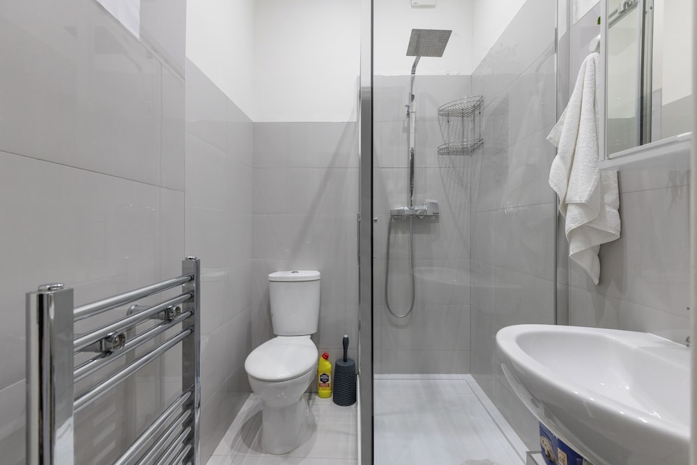 City Escape London - Spacious 4 Bedroom House