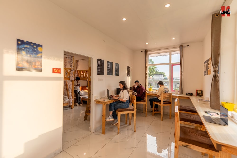 Moustache Hostel Bir