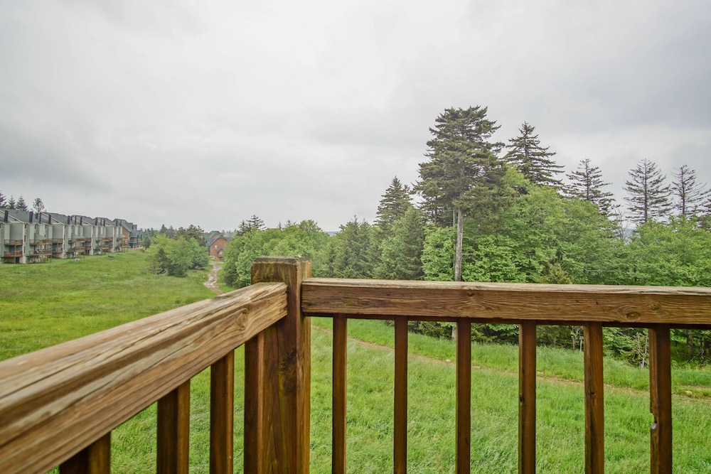 Powderidge #14: 2 Bedrooms, 2.5 Bath: Slope Side, Wood Fireplace