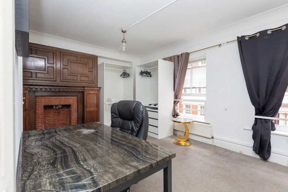 Spacious 1BD Flat 2 Mins to Hyde Park - Mayfair!
