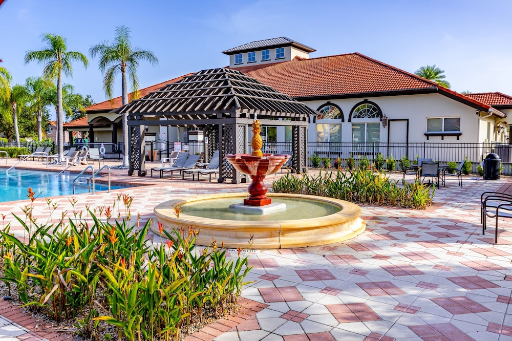 Fantastic Townhome with Pvt Pool and Lake view near Disney by RedAwning - Image 4