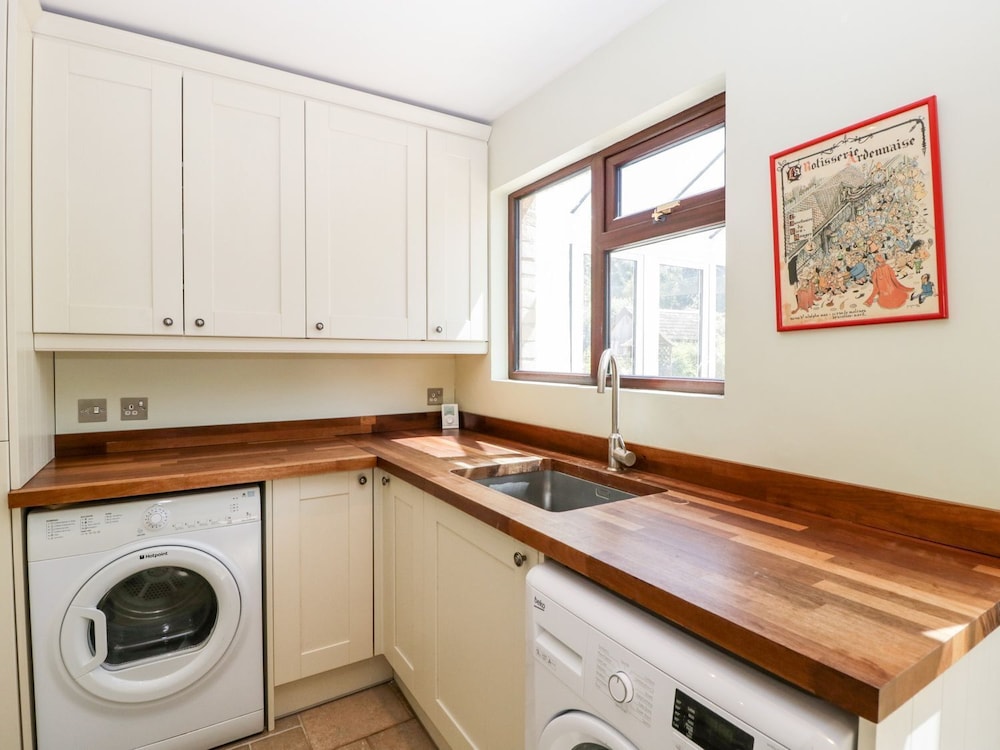 2 Heath Cottages