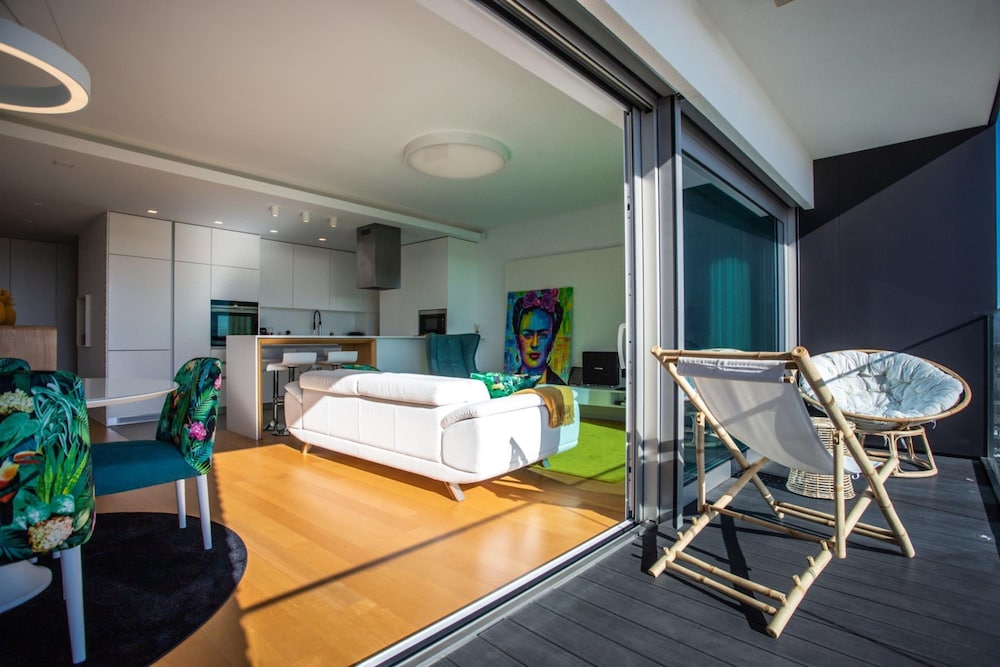 Acqua House by Rent4all view 2