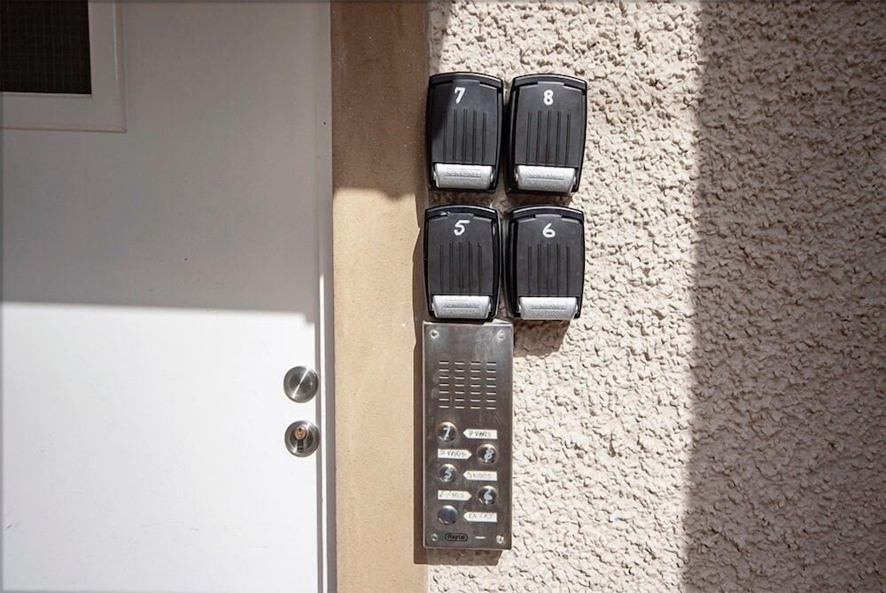 5 Varis Apartments