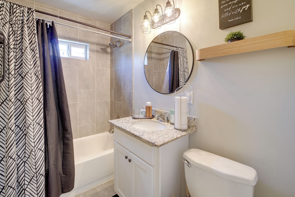 1 Mi to Tulsa Arts District: Home w/ Yard!