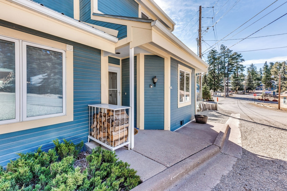 Bright Townhome - 1 Mile to Downtown Cloudcroft view 3