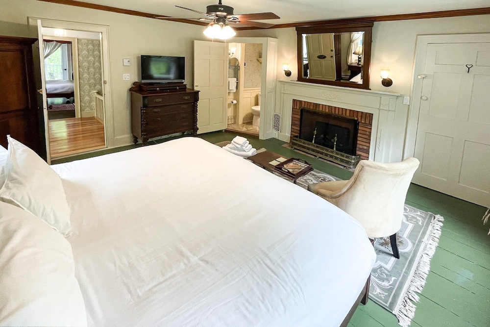 Lee Farm Inn